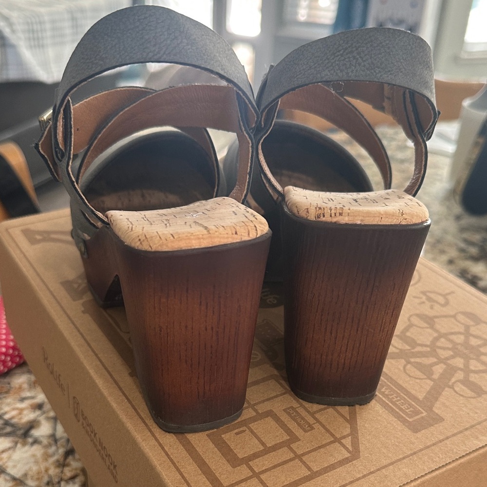 Gray Leather Women's Platform Sandals - Picture 4 of 5